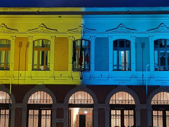 Università degli Studi di Messina - Appeal for peace from Unime, the facade lights up with the colors of the Ukrainian flag